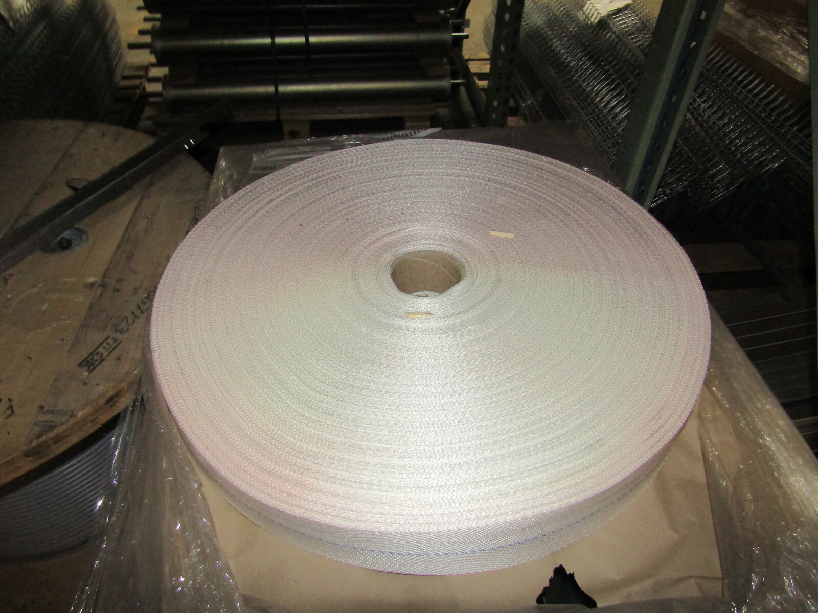 Egg belt pp woven 1.7mmx92mmx305m white